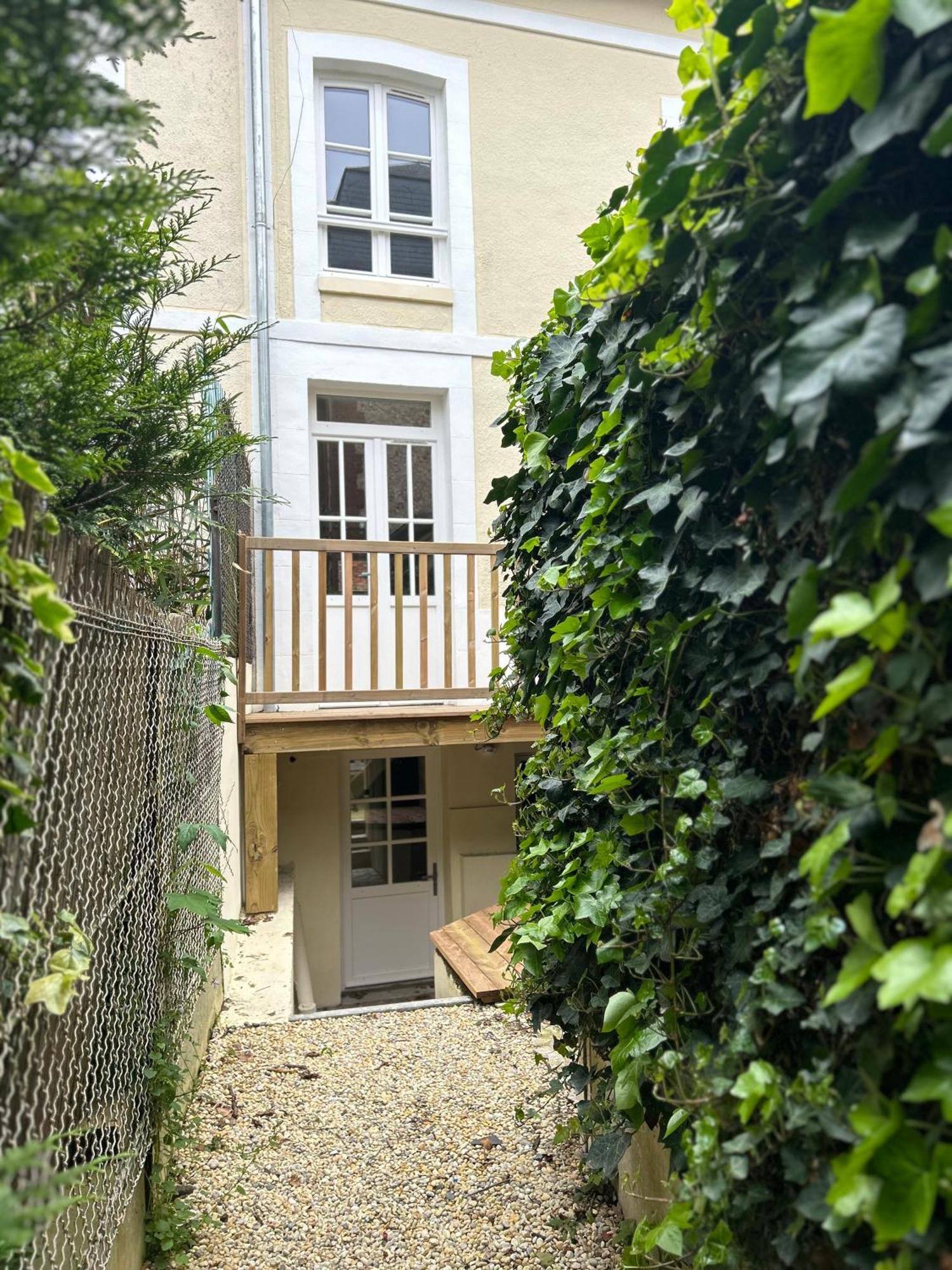 Les Hirondelles De * Deauville